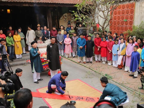 Hà Nội hướng đến chuyển đổi các lễ hội thuần túy thành sản phẩm công nghiệp văn hóa