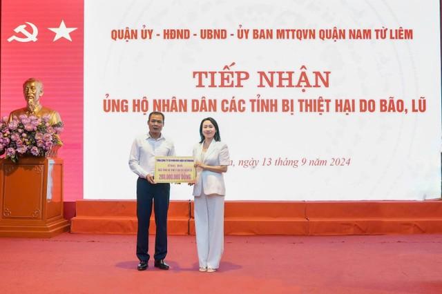 Đại diện Bảo hiểm VietinBank – VBI ủng hộ người dân các tỉnh bị thiệt hại do bão, lũ