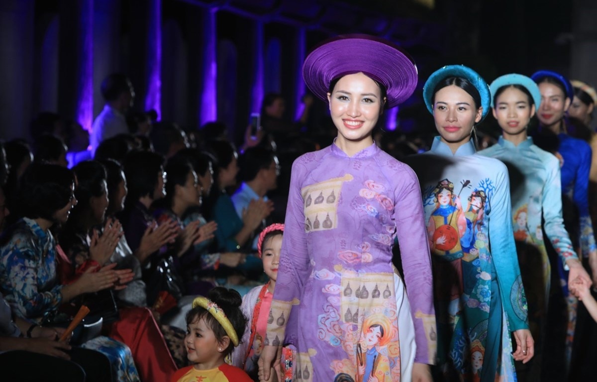 bieu dien ao dai HN