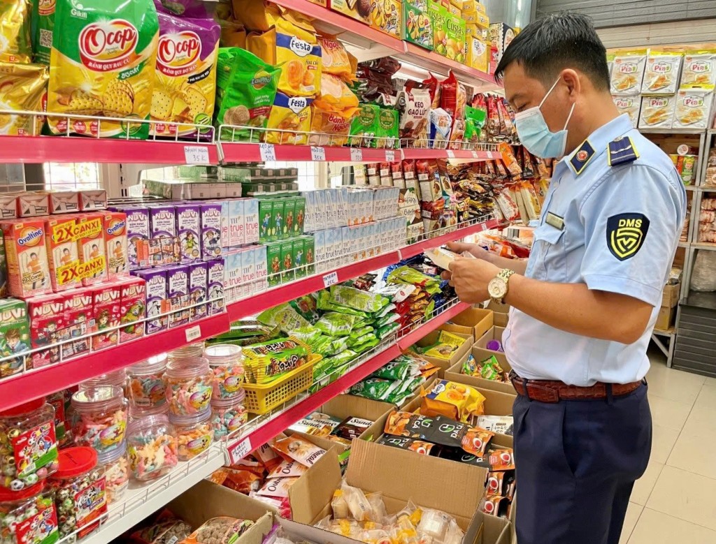 Quyết liệt chống buôn lậu, gian lận, xâm phạm sở hữu trí tuệ