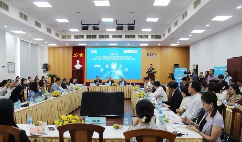 Vừa qua, Liên đoàn Thương mại và Công nghiệp Việt Nam (VCCI) phối hợp cùng Tạp chí Diễn đàn Doanh nghiệp, Tạp chí Sở hữu trí tuệ và Sáng tạo và Công ty TAT Law Firm tổ chức diễn đàn: “Hoàn thiện chính sách tài sản trí tuệ - Động lực cho doanh nghiệp đổi mới sáng tạo”.