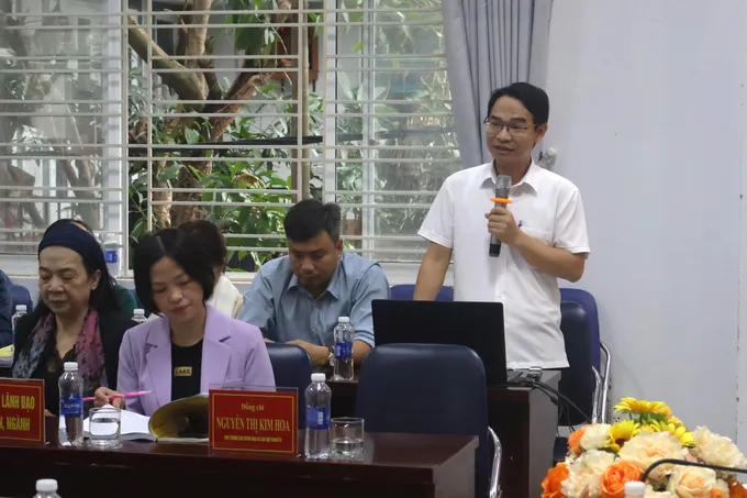 Các đại biểu trao đổi tại hội thảo IMG_0786.JPG